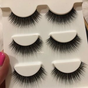 False eyelashes